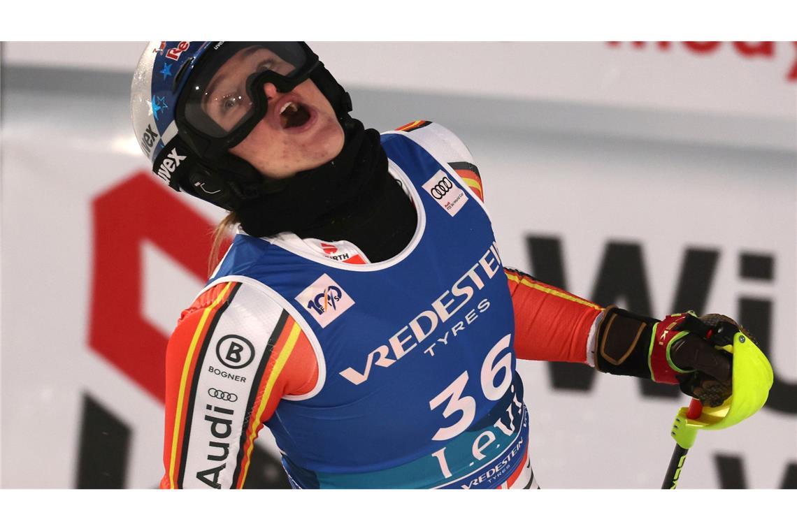 Weltcup: Slalomfahrerin Dürr wird Dritte in Levi Emma Aicher jubelt über ihren famosen zweiten Lauf in Levi.