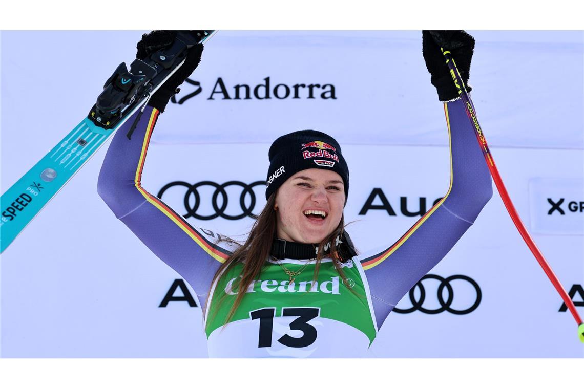 Emma Aicher jubelt über Platz zwei im zweiten Super-G von Soldeu.
