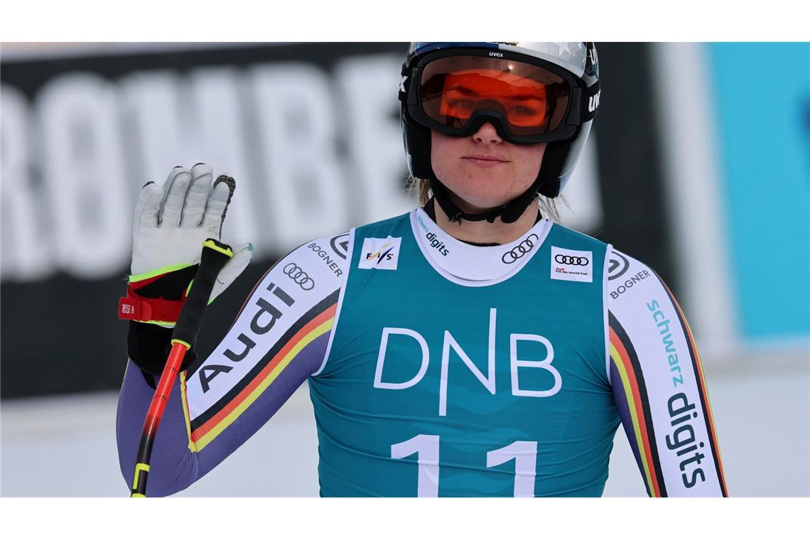 Emma Aicher winkt enttäuscht ab nach der Abfahrt von Kvitfjell.