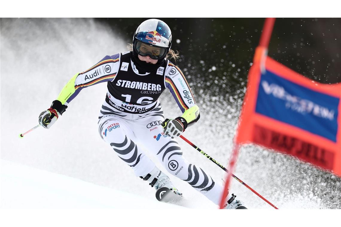 Emma Aicher zeigt einen starken ersten Riesenslalom-Durchgang in Hafjell.