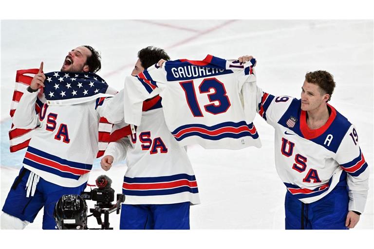 Emotionale Geste nach dem Sieg im Eishockey-Finale.