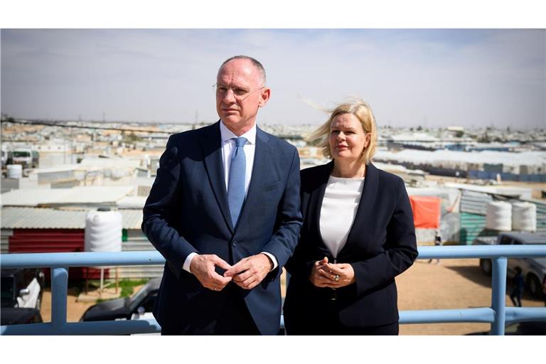 Ende März wollte Nancy Faeser (SPD), geschäftsführende Bundesinnenministerin, mit ihrem österreichischen Amtskollegen, Gerhard Karner, erst nach Jordanien und dann nach Syrien fliegen. Doch die beiden Minister brachen nach Hinweisen auf aktuelle Sicherheitsrisiken für westliche Delegationen in Syrien ihre Reise ab und flogen von Amman zurück nach Europa.  (Archivfoto)