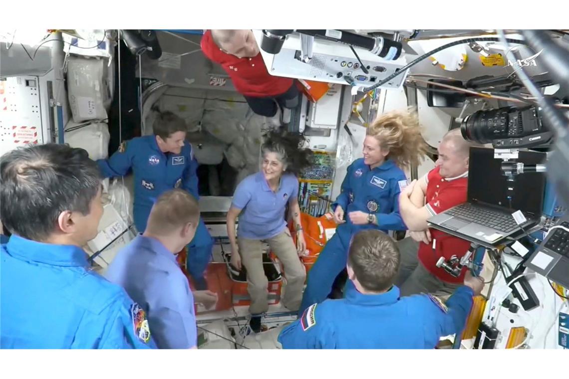 Bilder des Tages Endlich Ablösung - Schichtwechsel auf der ISS