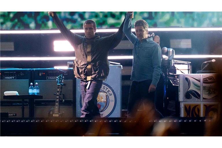 Endlich vereint: Liam und Noel Gallagher auf der Bühne.