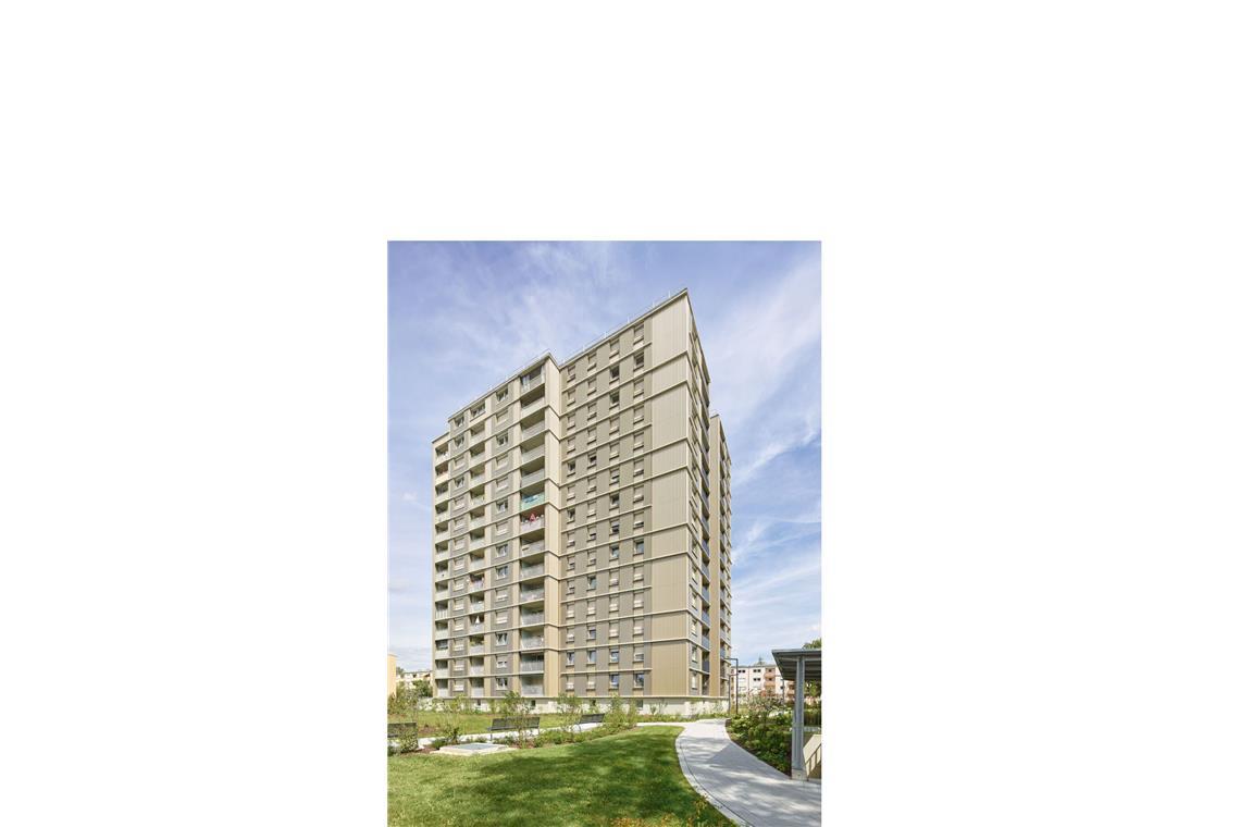 Großer Architekturpreis – auch diese Stuttgarter Bauten sind nominiert Energetische Sanierung und Erweiterung eines Wohnhochhauses in Regensburg von studiomolter / Stadt-Bau GmbH Regensburg.