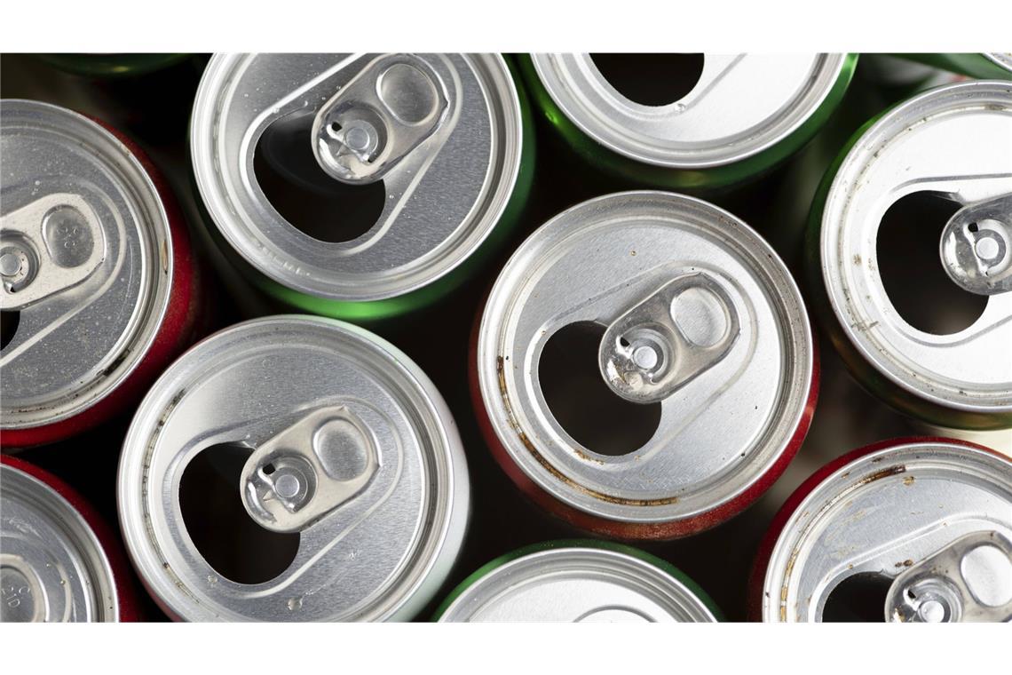 Explosiver Energy Drink – berstende Dosen vom Discounter Energydrinks sind von einem Rückruf betroffen. (Symbolbild)