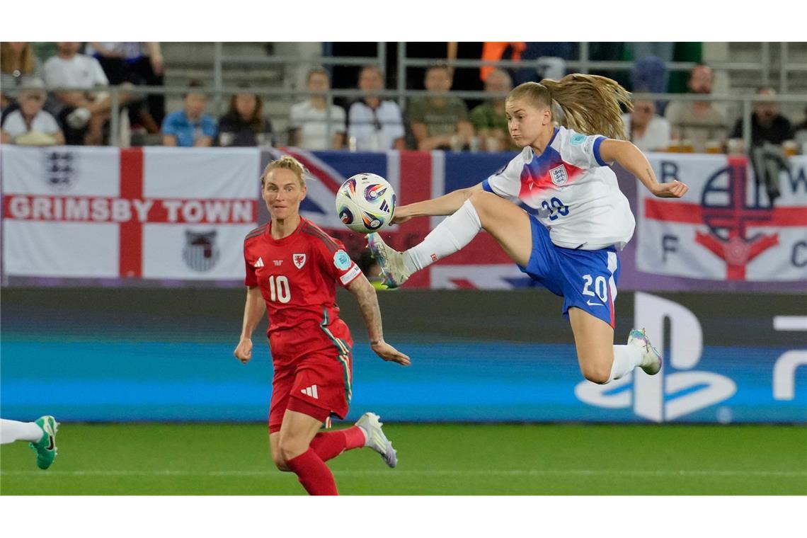 DFB-Team trifft im Viertelfinale auf furioses Frankreich England und Jess Park (r.) gegen Wales obenauf.