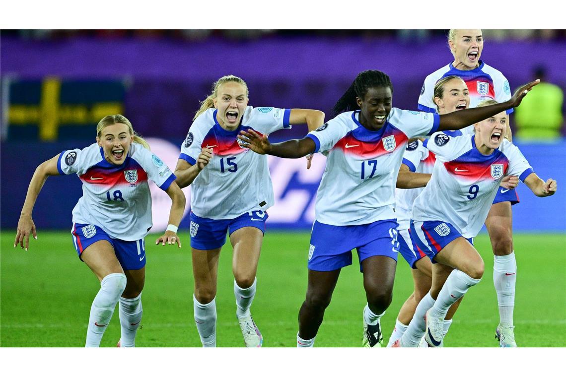 Bilder des Tages Englische Spielerinnen reagieren nach dem entscheidenden Elfmeter im Viertelfinale der EM gegen Schweden in der Schweiz.