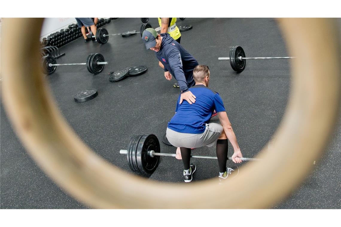 Körper als Visitenkarte - Jugendliche strömen in Muckibuden Engmaschige Betreuung gibt es nicht in jedem Fitnessstudio. (Archivbild)