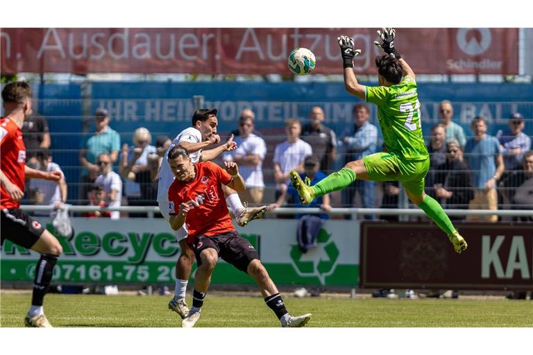Enrico Piu verhindert künftig Tore für den 1. CfR Pforzheim.