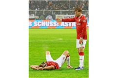 Enttäuscht: Ramon Hendriks (links) und Maximilian Mittelstädt