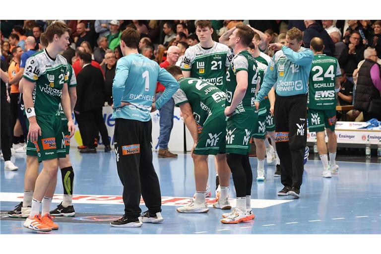 Enttäuschte Frisch-Auf-Spieler nach der unglücklichen Niederlage gegen Flensburg.