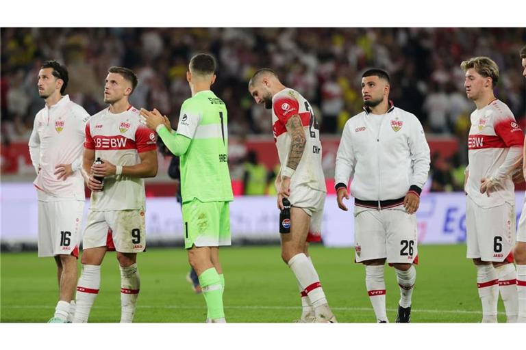 Enttäuschte Stuttgarter nach der 0:1-Niederlage gegen Borussia Dortmund.