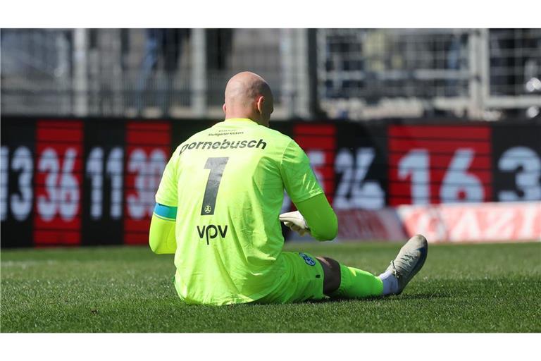 Enttäuschung aufseiten der Kickers bei Keeper Felix Dornebusch.