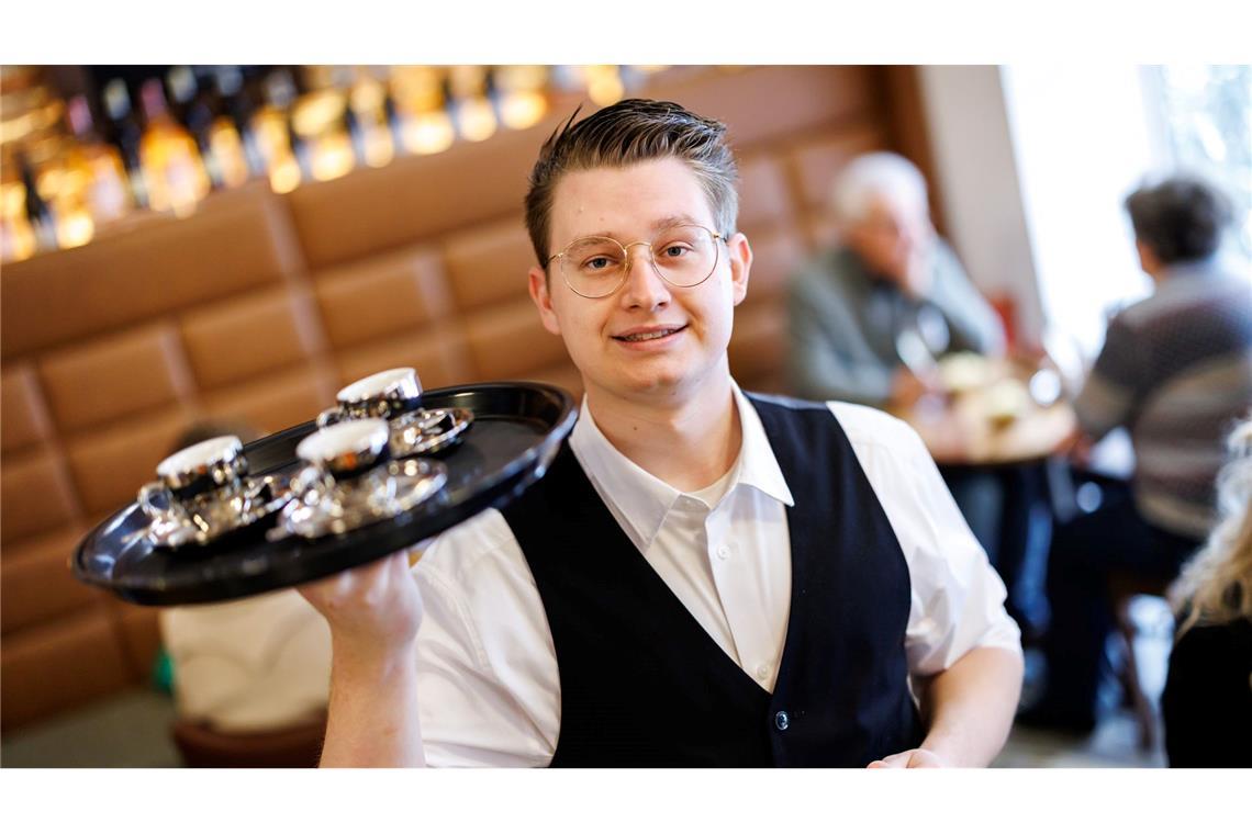 Warum Cafés Laptops verbannen Er will mit seinen Gästen ins Gespräch kommen: Vincenzo Bozzato von der Café-Bar 8tto Grammi in Bayreuth.