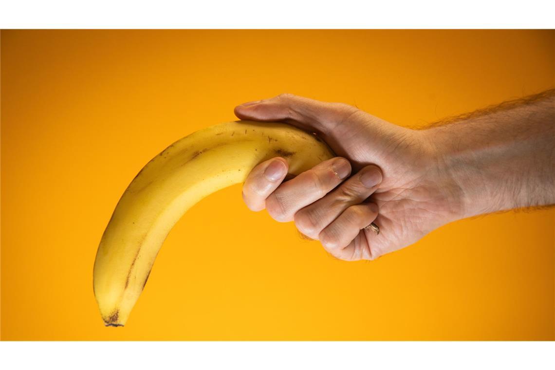 Erektionsprobleme können – neben Müdigkeit oder Libidoverlust – ein Hinweis auf einen Testosteron-Mangel sein.