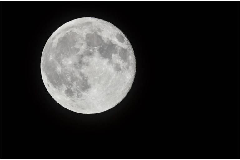 Erfahren Sie, wann genau Vollmond & Neumond im Mai 2025 sind. Alles Wichtige zum Mondkalender 2025 hier.