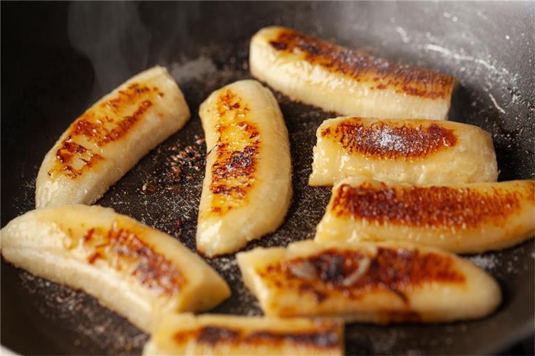 Erfahren Sie, wann und wie Puderzucker zum Karamellisieren verwendet wird und entdecken Sie praktische Tipps für karamellisierte Speisen.