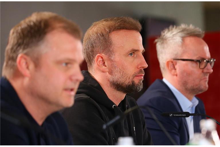 Erfolgstrio beim VfB Stuttgart: Sportvorstand Fabian Wohlgemuth, Trainer Sebastian Hoeneß und Vorstandschef Alexander Wehrle (von links)