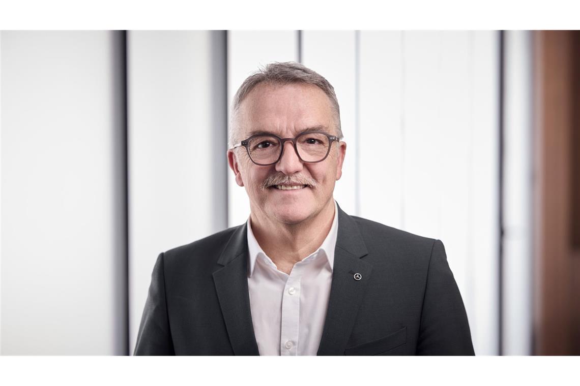 Autoindustrie in der Krise – Gespräch mit Mercedes-Betriebsratschef Ergun Lümali ist seit 31 Jahren Mitglied des Sindelfinger Betriebsrats. Im Dezember 2021 er zum Gesamtbetriebsratschef von Mercedes-Benz gewählt.