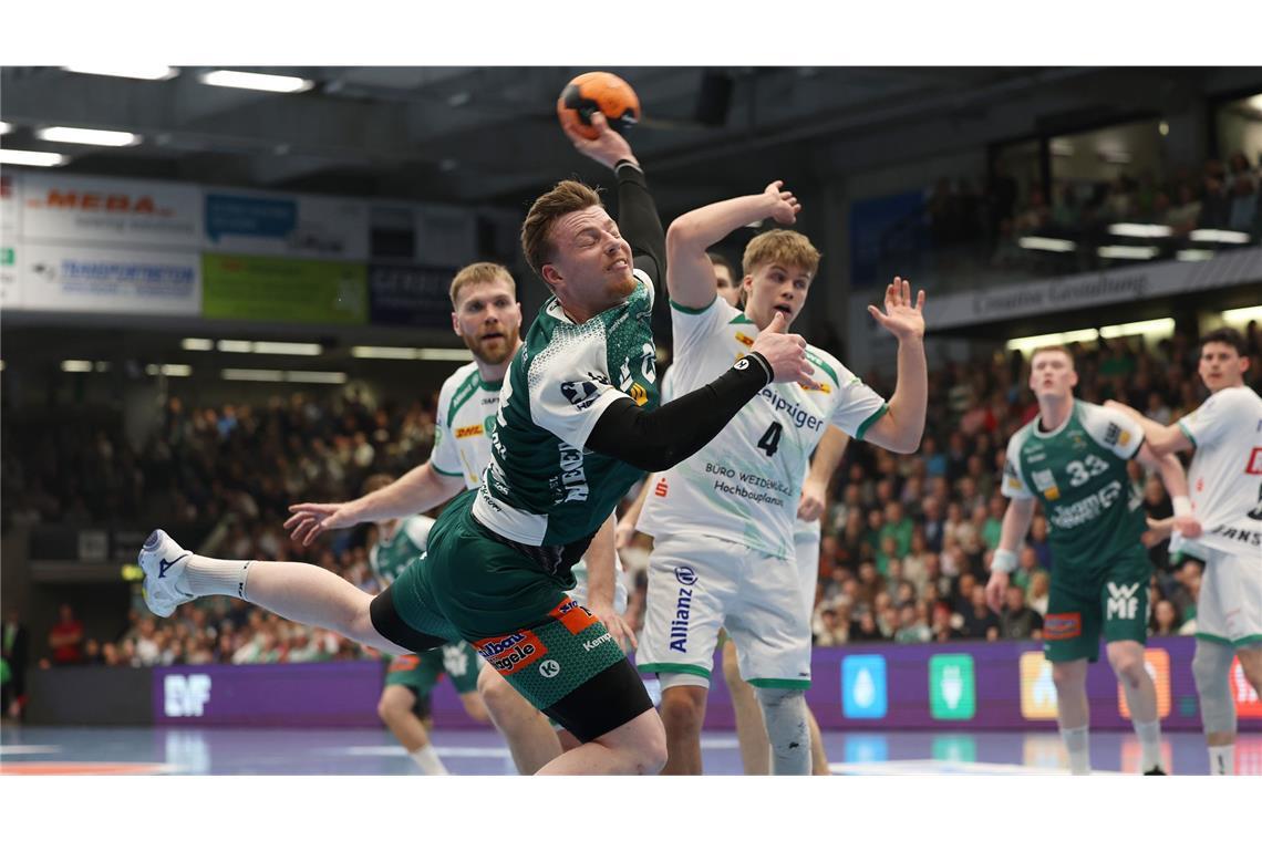 Frisch Auf feiert Matchwinner Bart Ravensbergen Erik Persson tankt sich durch, der Schwede warf drei Tore.