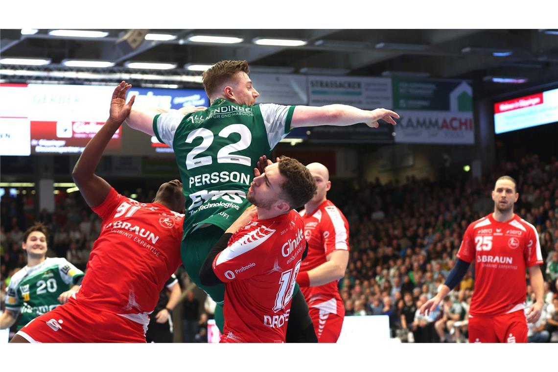 Erik Persson zieht aus dem Rückraum ab.