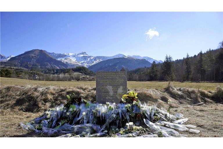 Erinnerungsstein in Le Vernet für die Opfer der Germanwings-Katastrophe.