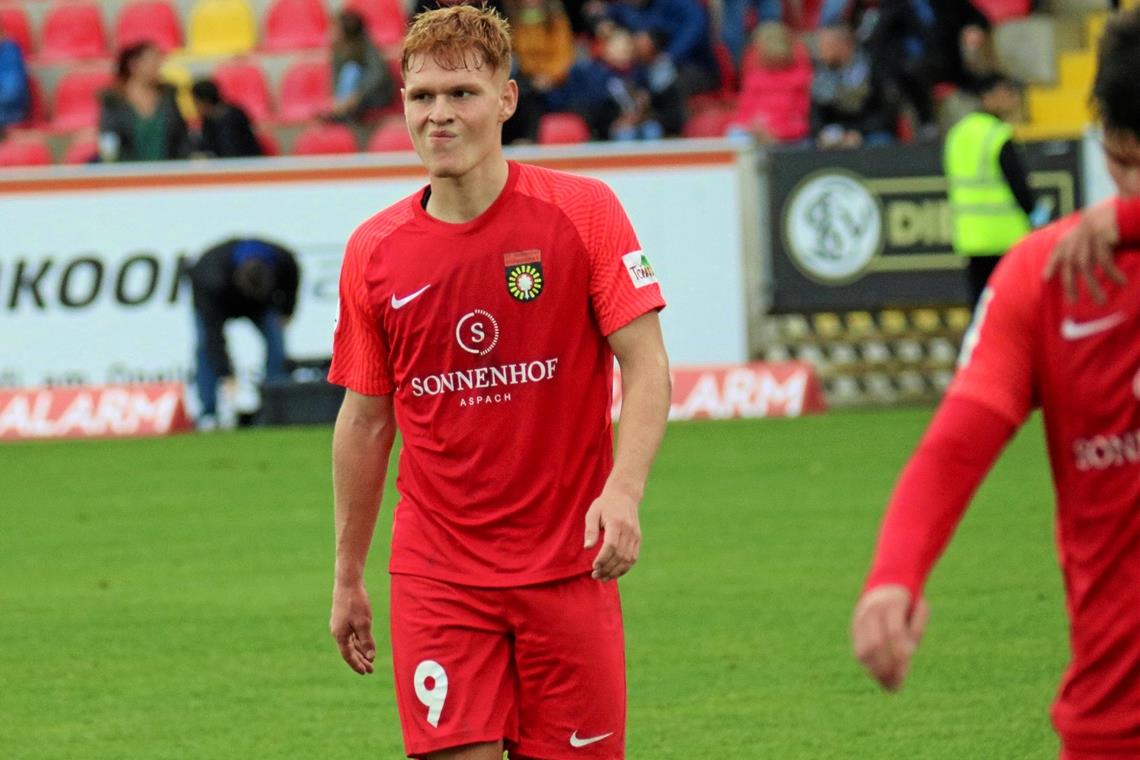 Großaspach geht in Elversberg unter Erlebte mit Großaspach einen ganz bitteren Nachmittag: David Hummel. Foto: C. Stolte