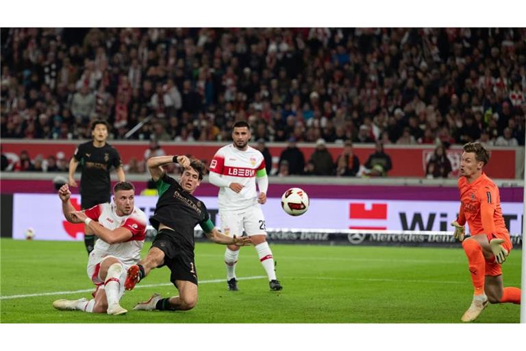 Ermedin Demirovic bei seinem Treffer zum 2:3.
