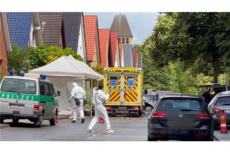 Ermittler sichern in Osnabrück einen Tatort.