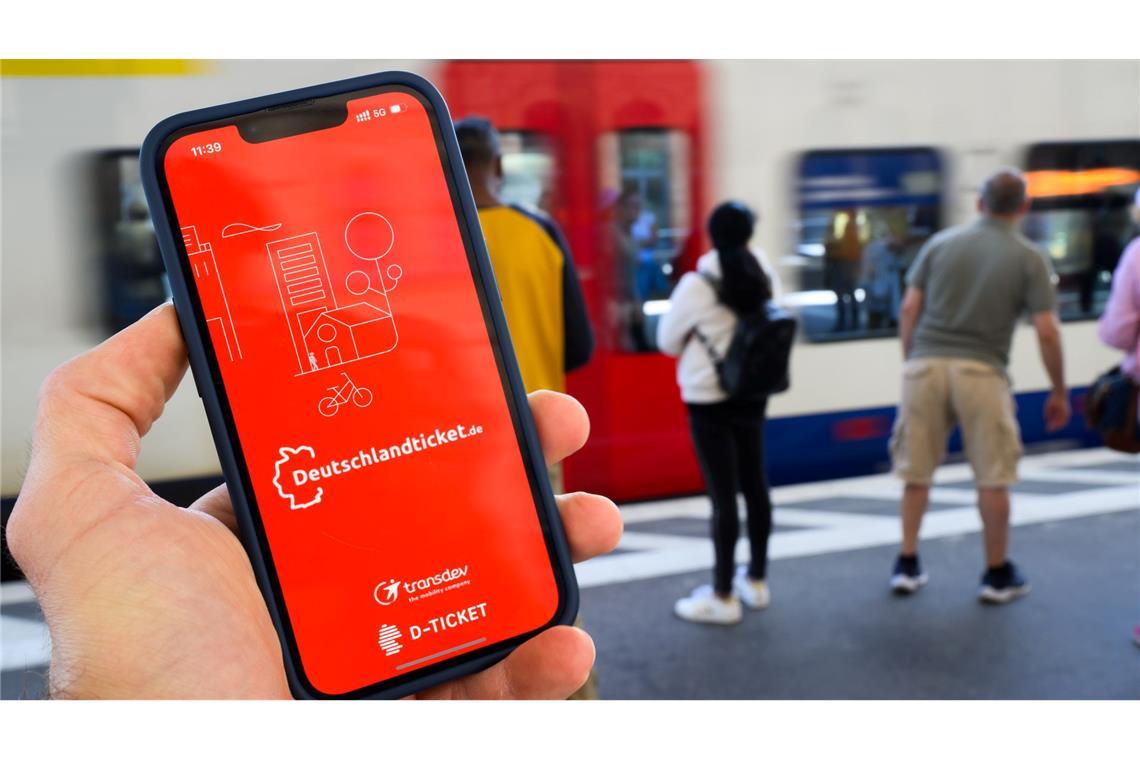 Erneut streiten Bund und Länder über die Finanzierung des Deutschlandtickets. (Symbolbild)