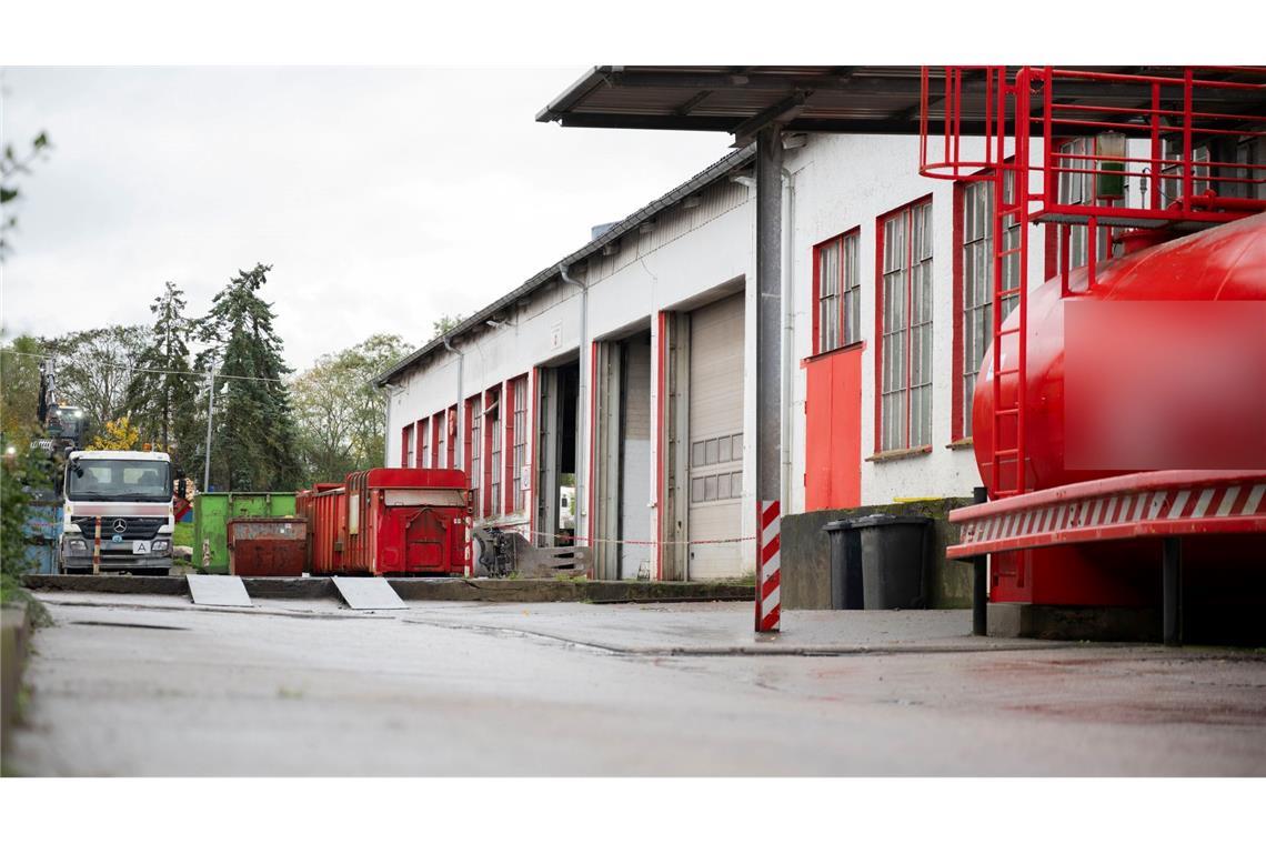 Nach Tod von Fabian Polizeiaktion bei Entsorgungsfirma Erneut war die Polizei im Fall des toten Fabian in der Region Güstrow sichtbar aktiv.
