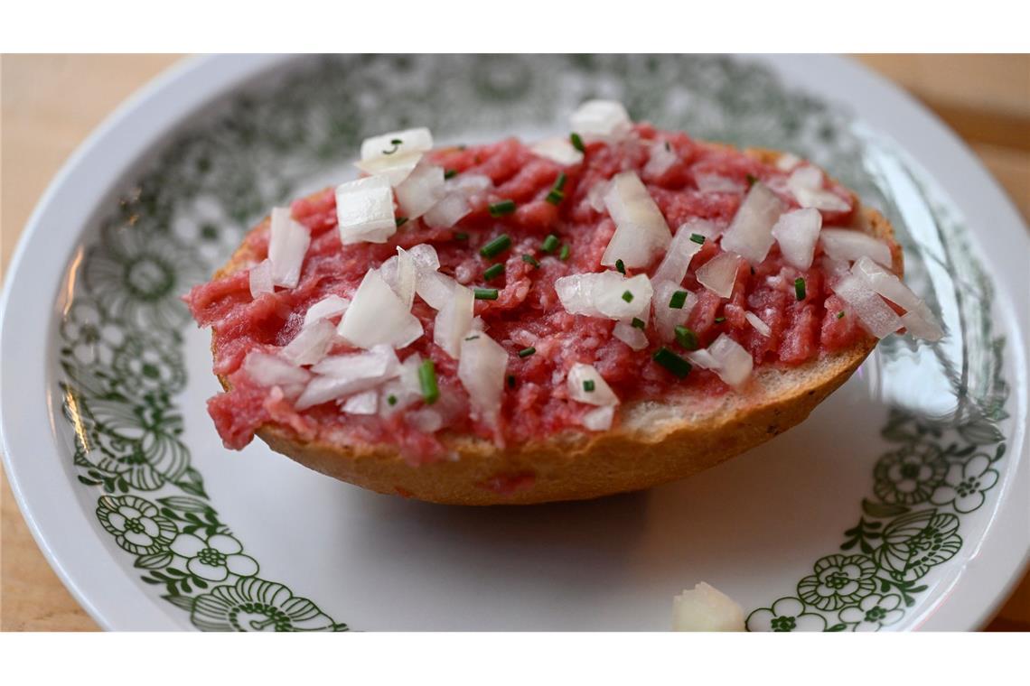 Erneuter Rückruf von Zwiebelmettwurst bei Penny. (Symbolbild)