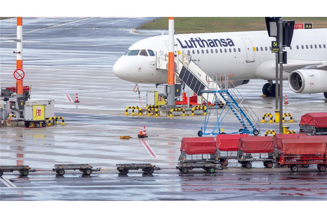 Erst kürzlich kam es wegen Streiks des Kabinenpersonals zu zahlreichen Flugausfällen bei Deutschlands größter Airline. (Archivbild)