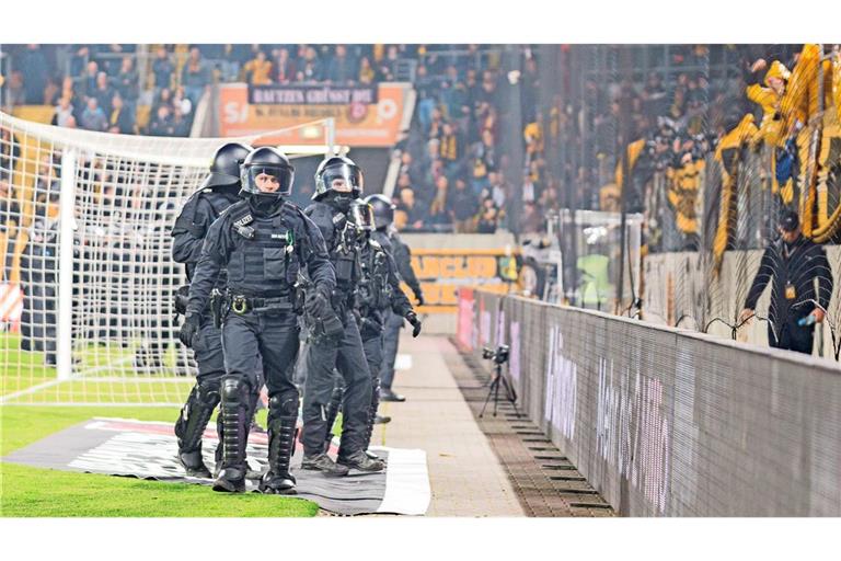 Erst vergangenes Wochenende hatte es bei einem Spiel von Dynamo Dresden Ausschreitungen gegeben – die Polizei musste eingreifen.