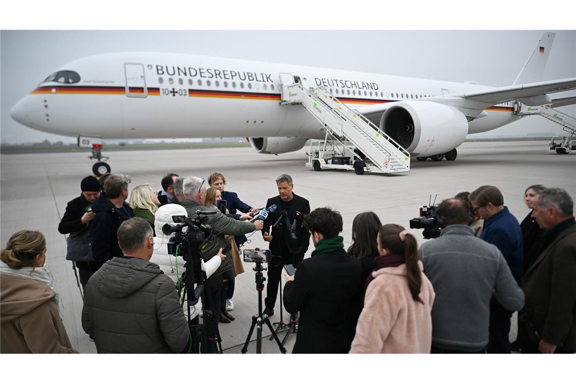 Habeck wirbt auf Tech-Konferenz für Gründerinnen Erste Auslandsreise nach Ampel-Aus.