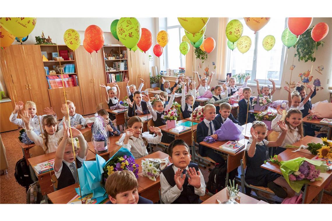 Moskau streicht Ukrainisch-Unterricht in besetzten Gebieten Erstklässler in Moskau. (Archivbild)