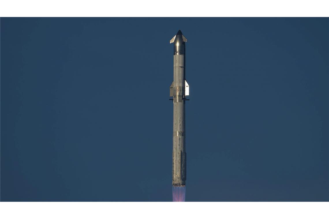 Riesen-Rakete Starship absolviert zehnten Testflug Erstmals gelang es bei diesem Test auch, das Aussetzen von Satelliten zu simulieren.