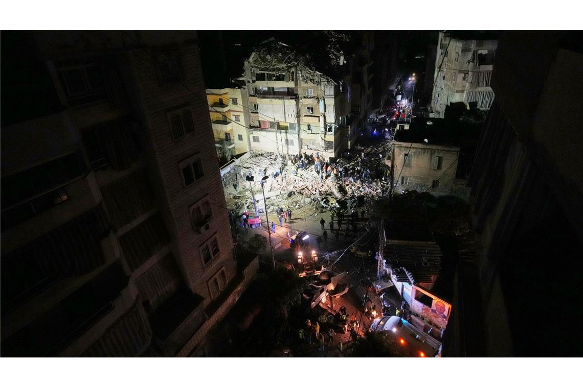 Erstmals seit Beginn der Waffenruhe greift Israel in der libanesischen Hauptstadt Beirut Ziele mutmaßlicher Hisbollah-Kämpfer an.
