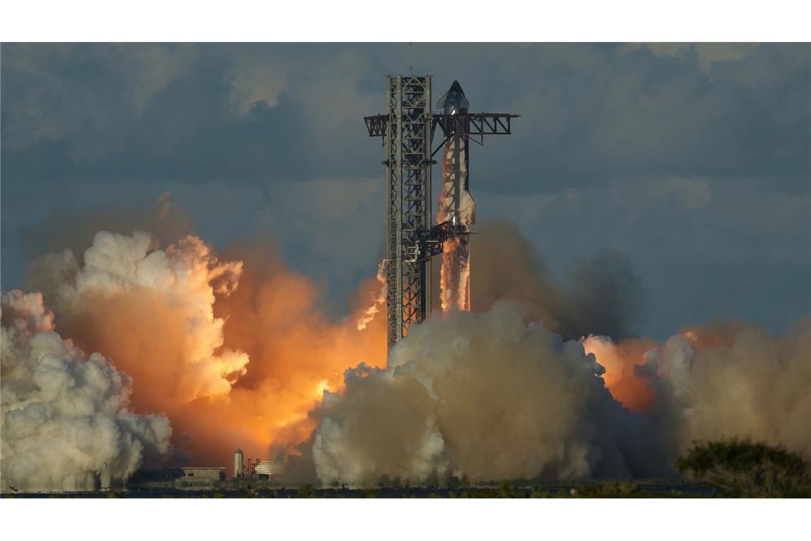 Riesen-Rakete Starship absolviert elften Testflug Erstmals war das Raketensystem im April 2023 getestet worden - und damals nach wenigen Minuten komplett explodiert.