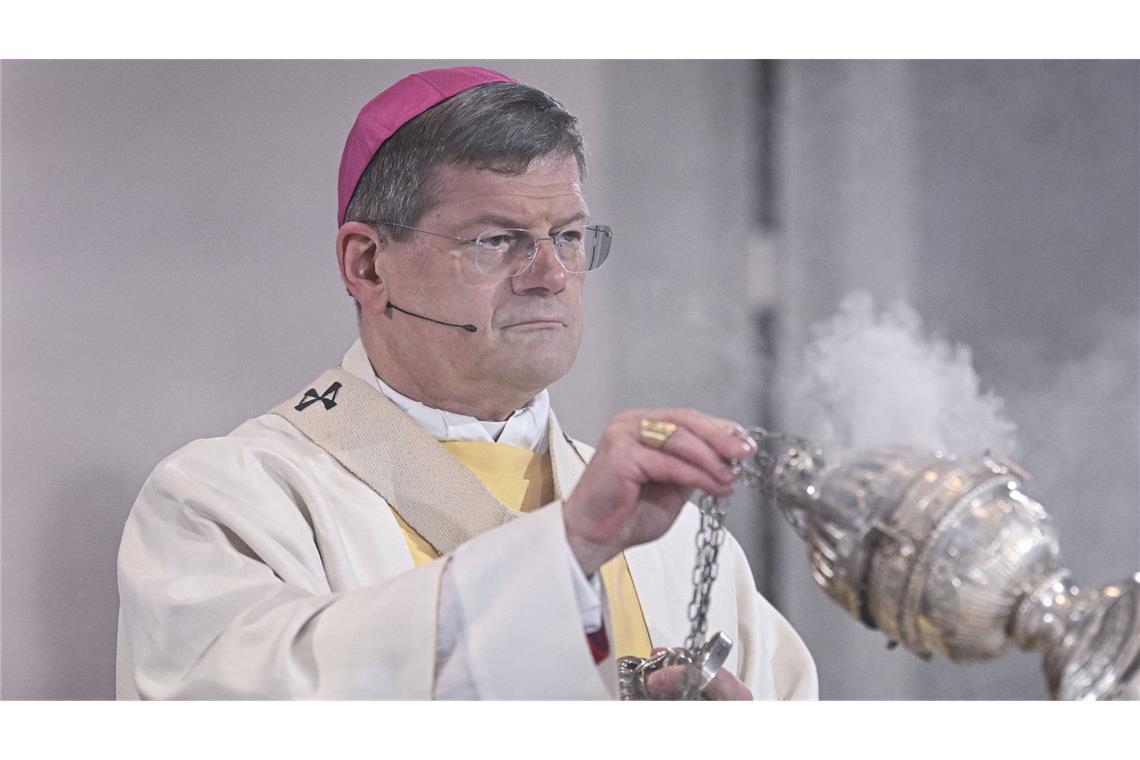 Protestrufe - Erzbischof Burger unterbricht Weihnachtsgottesdienst Erzbischof Stephan Burger musste die Christmette im im Freiburger Münster am Dienstag wegen Störungen unterbrechen.