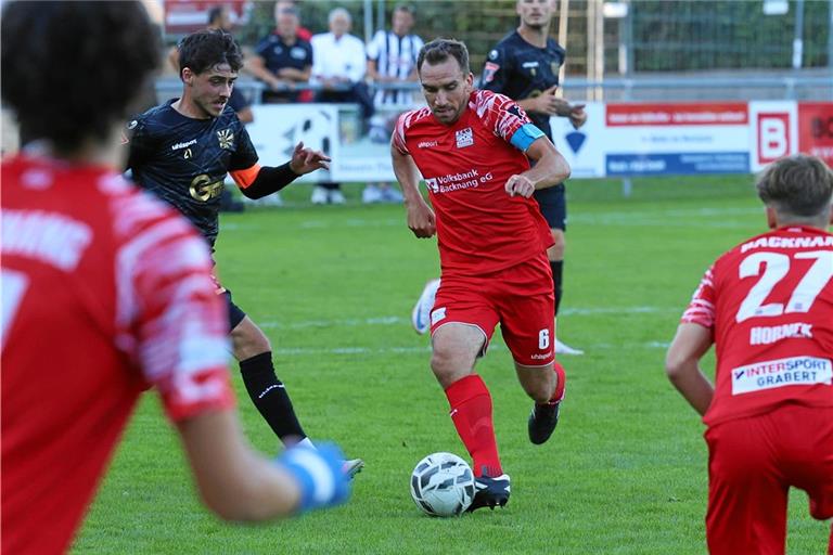 Erzielt früh das entscheidende Tor und geht danach mit großer Einsatzbereitschaft voran: TSG-Kapitän Julian Geldner. Foto: Alexander Hornauer