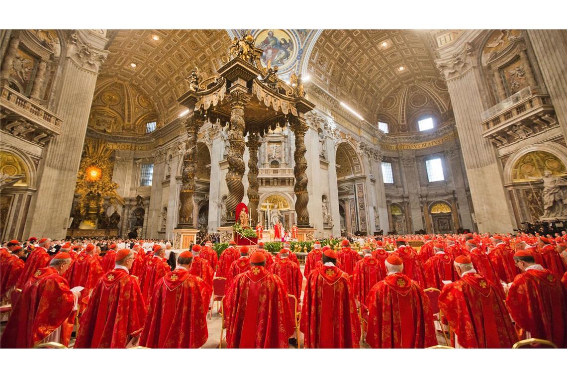 Papstwahl: Drei Deutsche wählen mit Es dauert nicht mehr lange, bis 133 Kardinäle in der Sixtinischen Kapelle eingeschlossen werden, um einen neuen Papst zu wählen. (Archivbild)