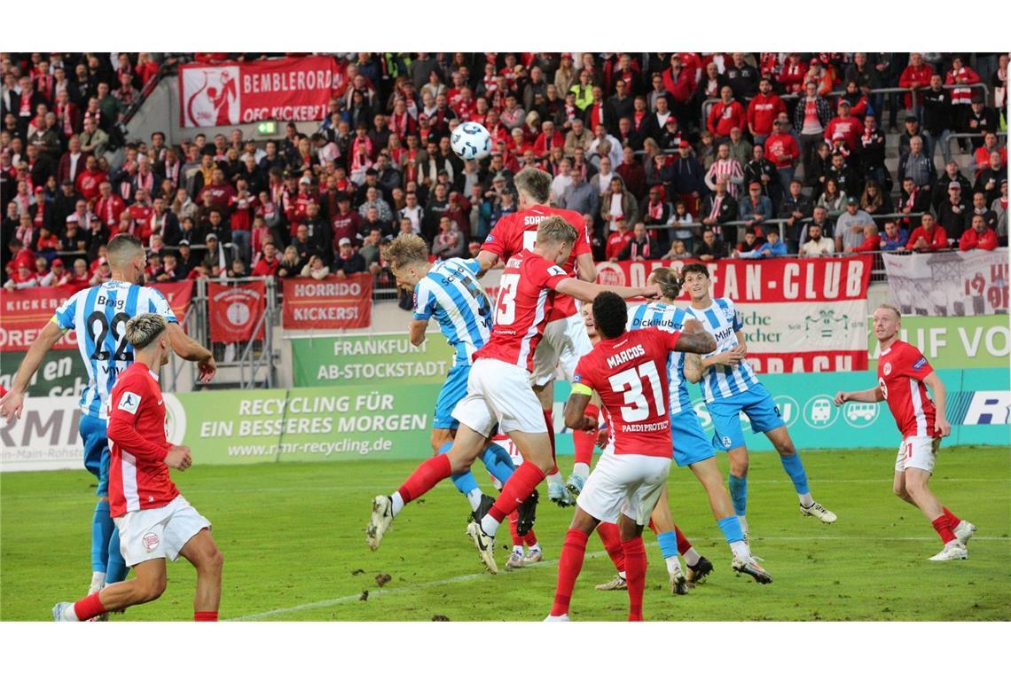 Es dürfte wieder hoch hergehen beim Duell Kickers – Kickers am Bieberer Berg: Am 28. Februar geht es für die Blauen nach Offenbach.