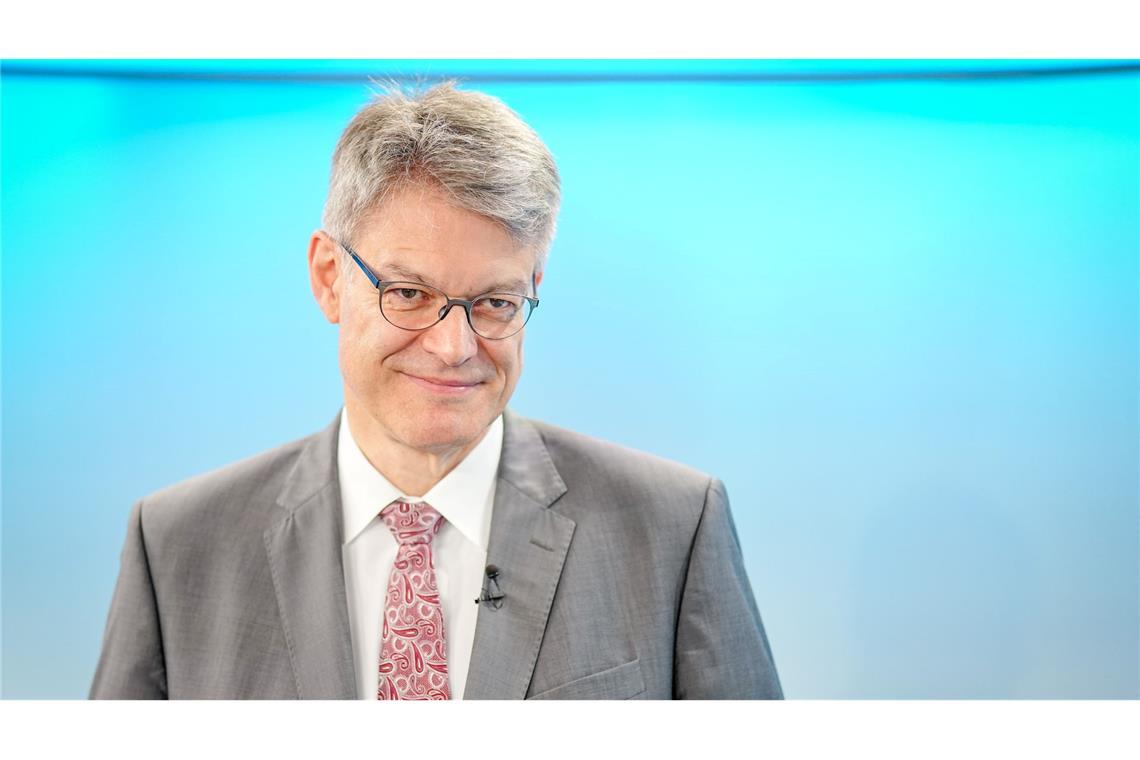"Es gibt mehr als 13 Millionen Nutzer in Deutschland – das ist schon mal ein Wort", sagte Schnieder mit Blick auf das Deutschlandticket.