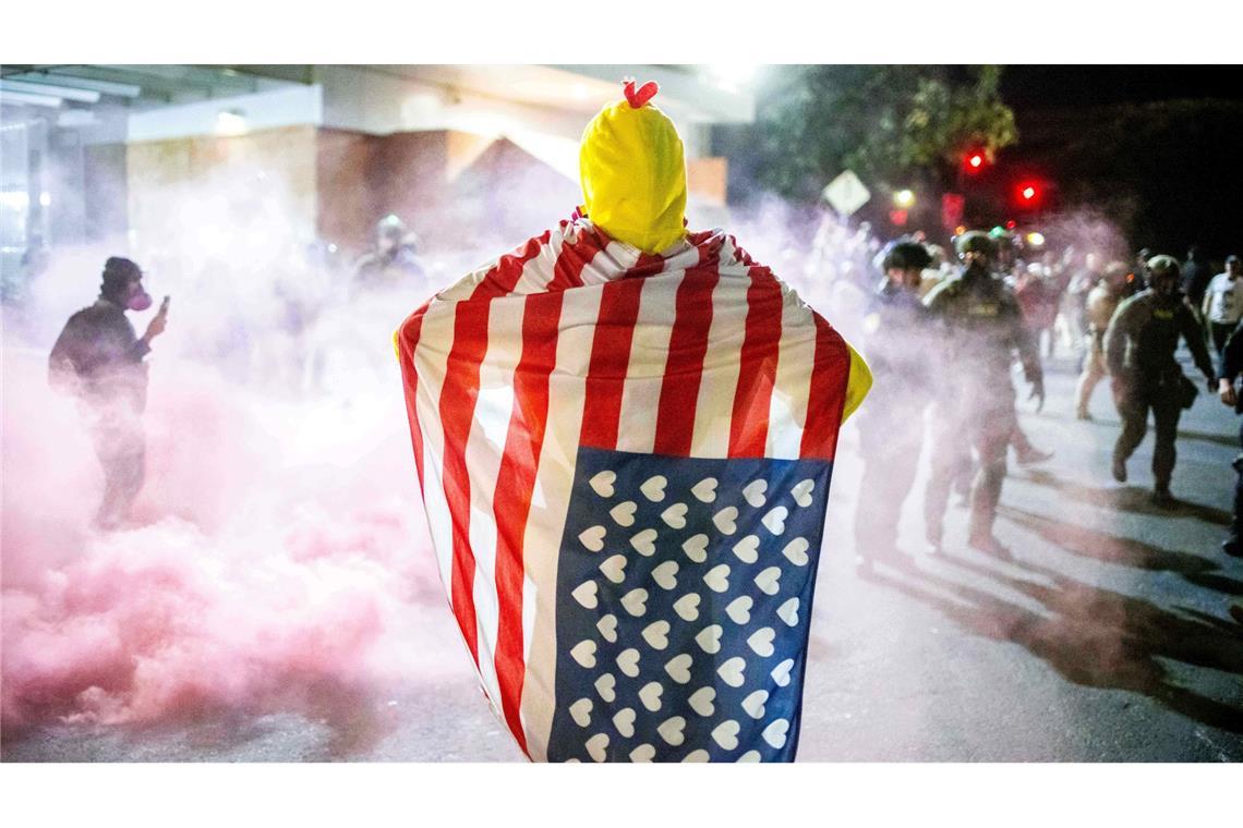 Klage, Verbotszone: Widerstand in Chicago gegen Trump wächst Es gibt Proteste gegen die Einwanderungsbehörde ICE in Portland.