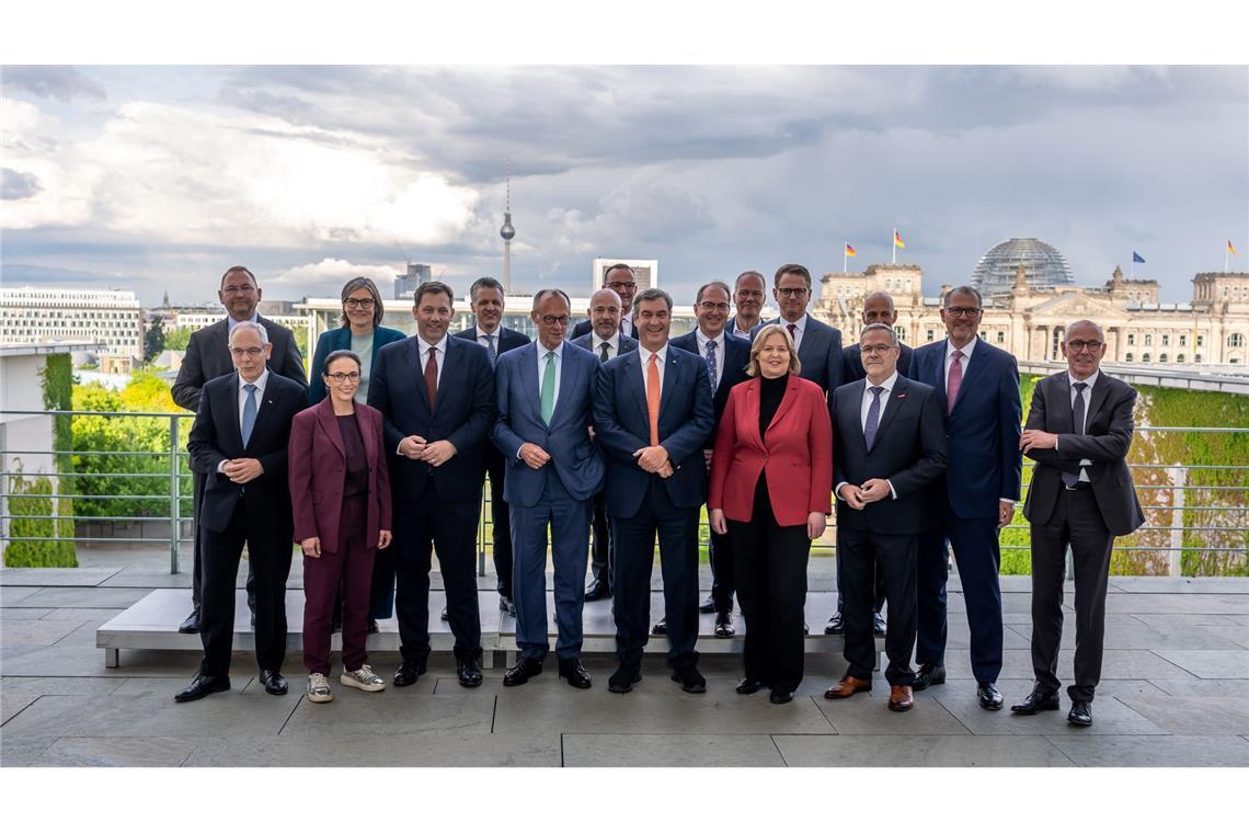 Es habe Einigkeit geherrscht, dass der Wirtschaftsstandort Deutschland vor großen Herausforderungen stehe, hieß es.