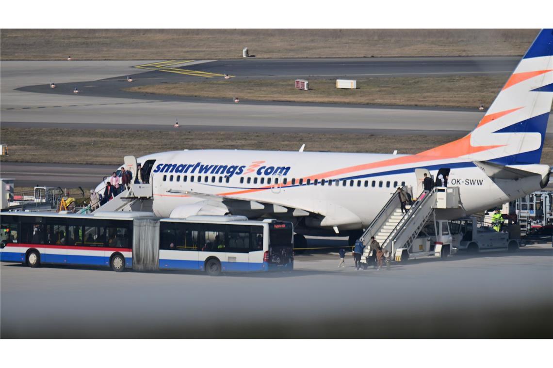 Flug mit 190 Afghaninnen und Afghanen erwartet Es handelt sich laut Bundesregierung ausschließlich um Menschen, die bereits eine Aufnahmezusage erhalten haben. (Archivbild)