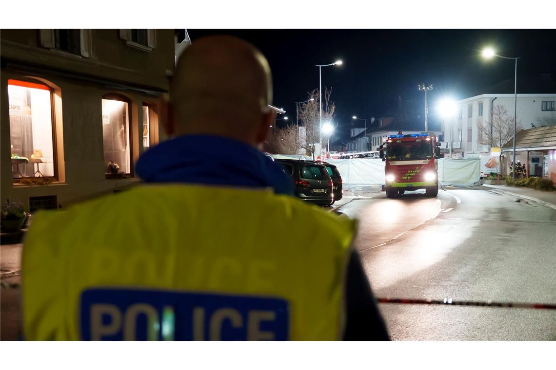 Es handelt sich um einen Bus des Unternehmens Postauto, das vor allem Linien-Verbindungen im ländlichen Raum anbietet.