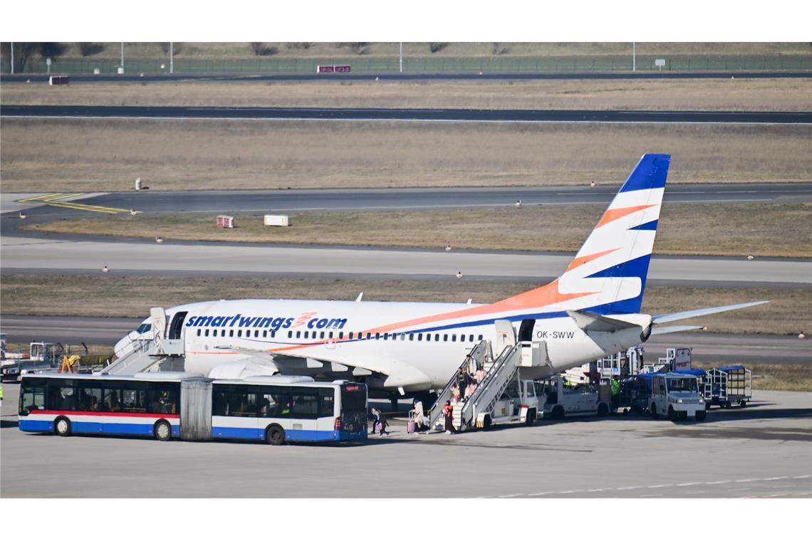 Flugzeug bringt 132 geflüchtete Afghanen nach Deutschland Es ist bereits der zweite Charterflug für Afghaninnen und Afghanen, die von Islamabad nach Deutschland gebracht werden.